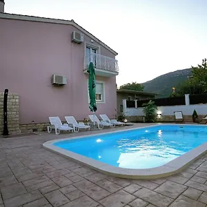 Tago With Heated New Pool , Kaštela Kroatien
