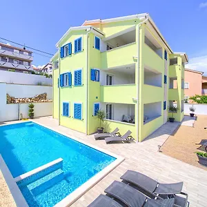 Mali Nono , Salatić Kroatien